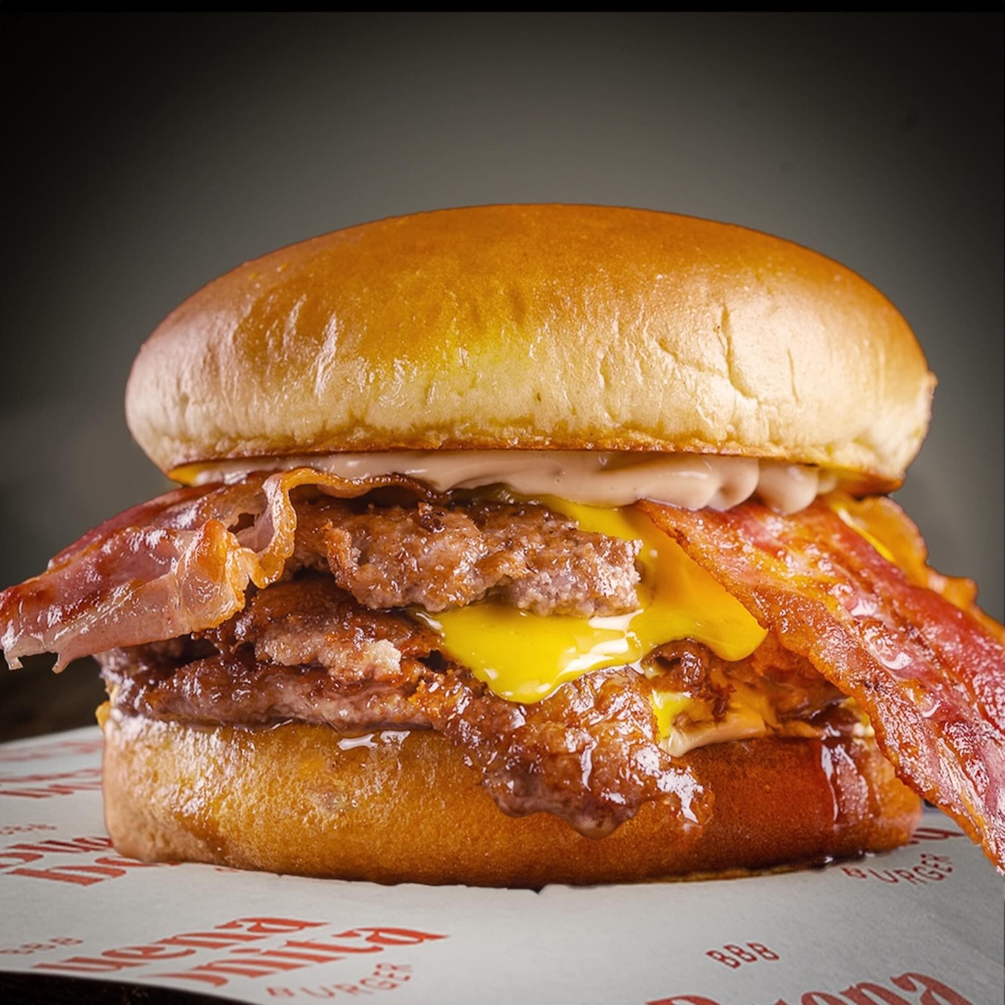 Doble Smash Tocino & Cebolla Caramelizada