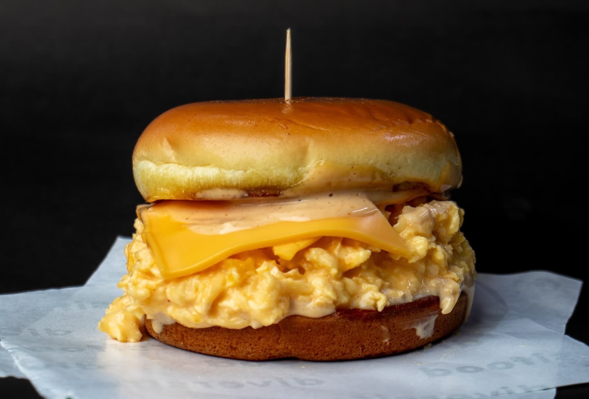 Brioche Huevo y Queso