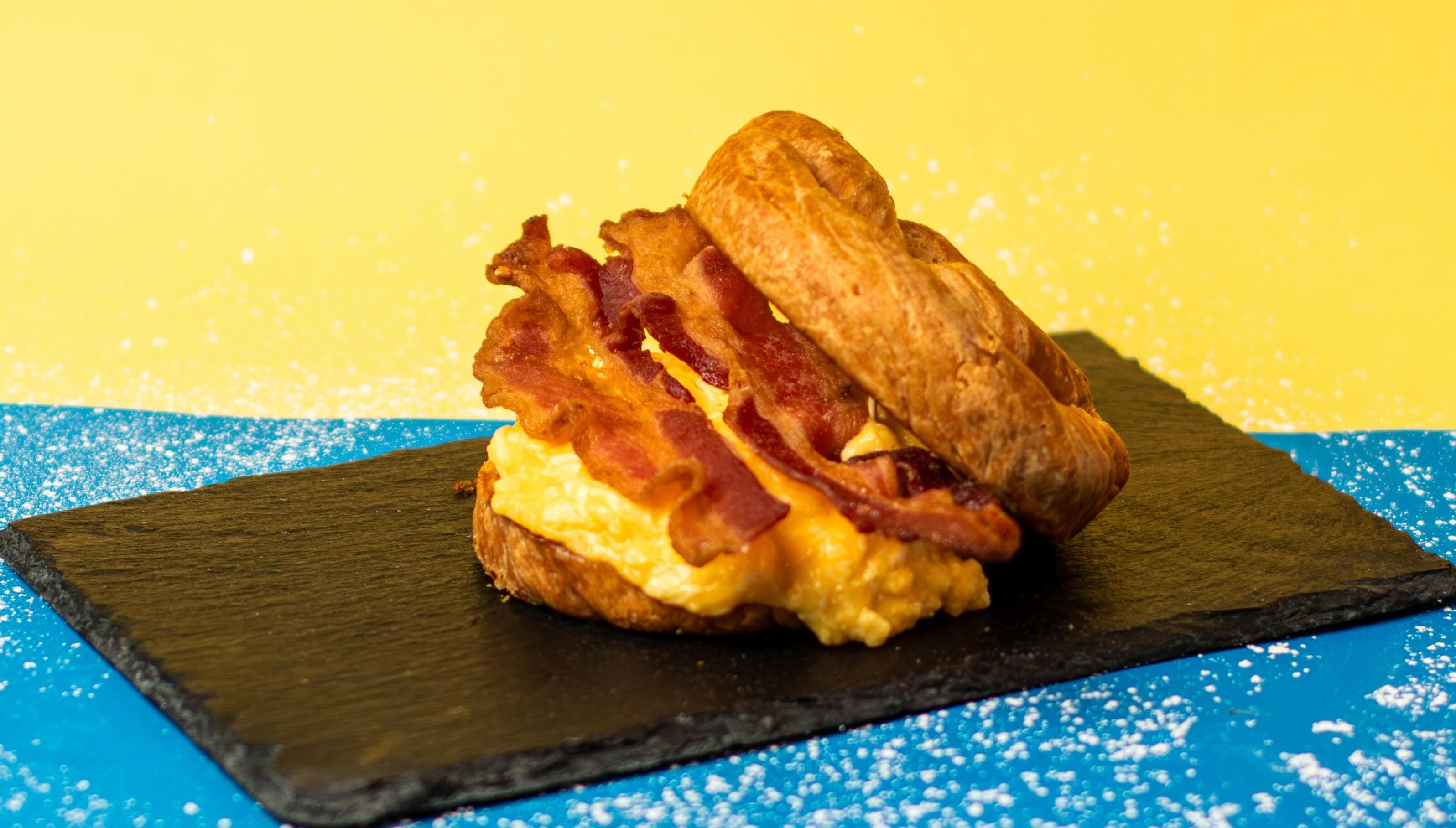 Croissant Bacon, Huevo y Queso